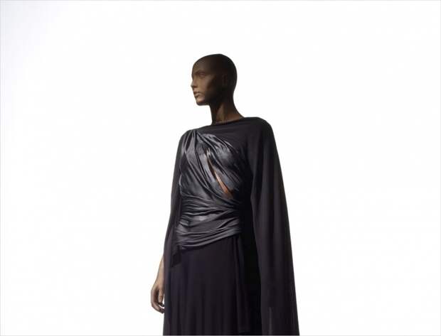 Квадратное платье и Co (выставка Miyake Issey)