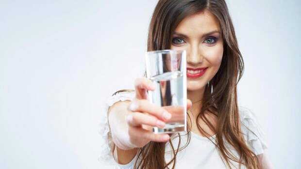 почему нужно пить много воды, как приучить себя пить воду