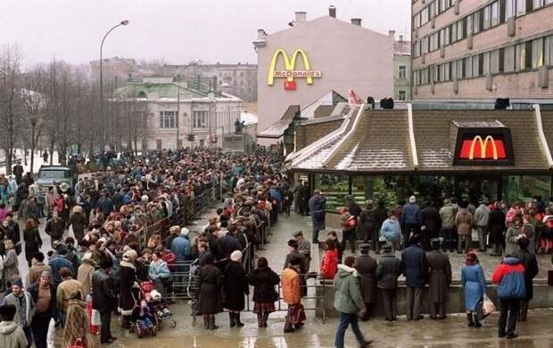 3. Очередь к первому Макдональдсу в Москве 31 января 1990 года. архив, война, история, тайна, факты, фото