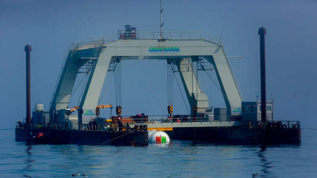 Microsoft-Project-Natick-deployment-at-sea-ocean