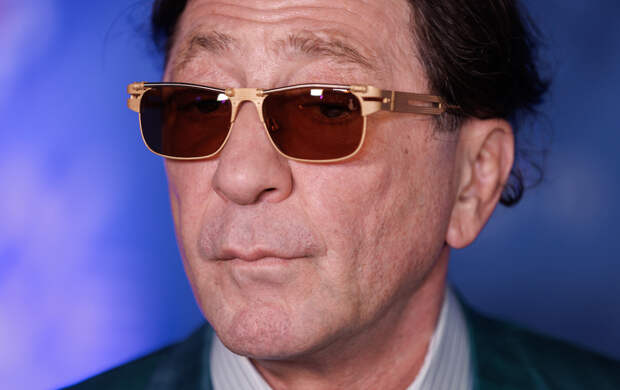 «Это косичка Авроры?»: 63-летний Григорий Лепс удивил серьгой и новой прической