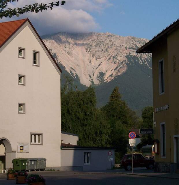 768px-Puchberg_am_Schneeberg-view_1