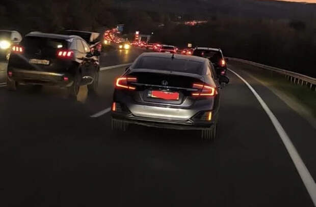 Пробки на въезде в Пересечина: строительство объездной дороги продвигается медленно, водители возмущены