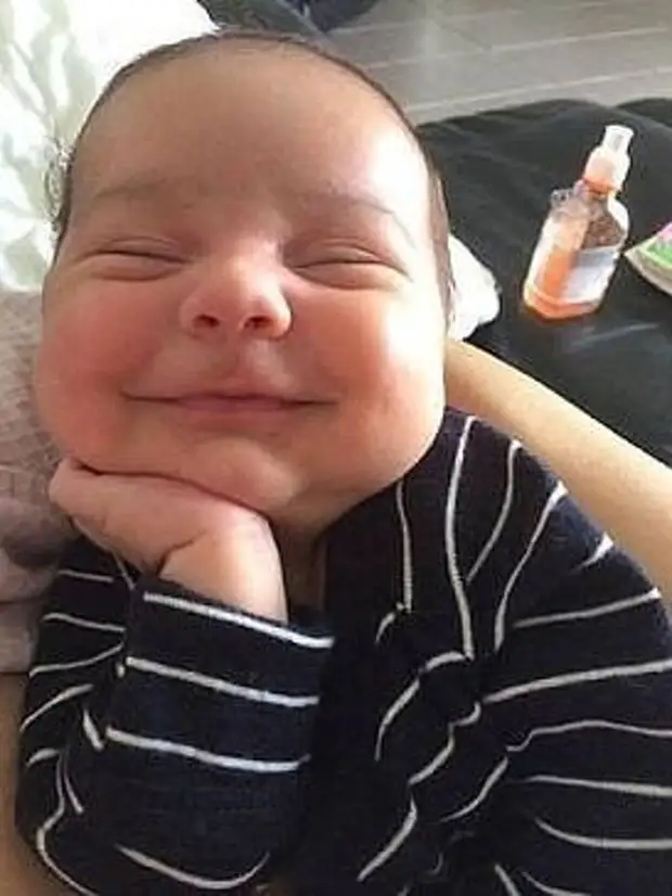 Лицо ребенка мем. Лицо ребенка мем. Лицо младенца. Голова ребенка на белом фоне. Смешные лица детей мемы.