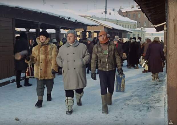 В центре горе-троицы идет Бывалый в бурках. /Фото: yablor.ru.
