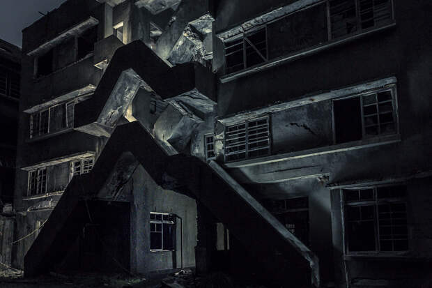 Заброшенный остров-крейсер из фильма про Бонда: 25 фотографий
