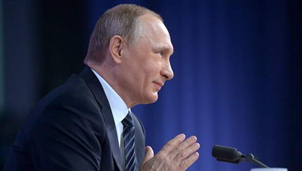 Президент России Владимир Путин на одиннадцатой большой ежегодной пресс-конференции Президент России Владимир Путин на одиннадцатой большой ежегодной пресс-конференции