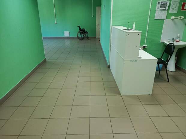 Пациенты ГБУ РО «Шацкая центральная межрайонная больница» пожаловались в соцсетях, что после «обычного» дождя хирургическое отделение превратилось в болото.