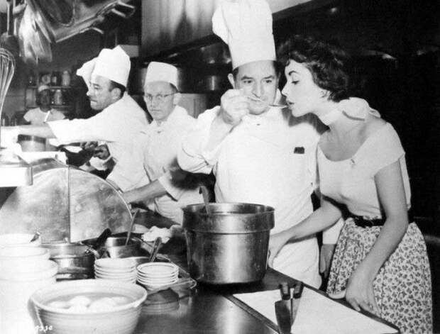 Элизабет Тейлор, снимает пробу на кухне студии MGM СССР, история, факты, фото.