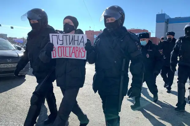 Провалом завершилась попытка отбывающего тюремный срок за мошенничество блогера Алексея Навального  устроить в России массовую «антивоенную» акцию