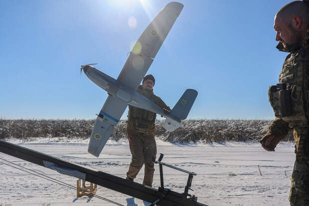 ВСУ атаковали один из крупнейших российских нефтеналивных портов десятками дронов. Что об этом известно?