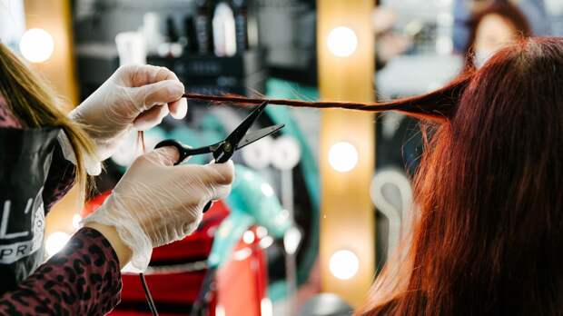 Женщины массово начали бриться налысо