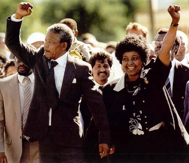 Nelson and Winnie Mandela celebrating his release from 27 years of prison - February 11 1990.jpg Nelson and Winnie Mandela celebrating his release from 27 years of prison - February 11 1990.jpg