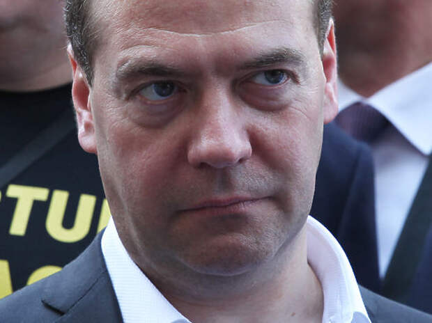 Медведев заявил, что россияне хорошо приспособились к падению рубля Медведев заявил, что россияне хорошо приспособились к падению рубля