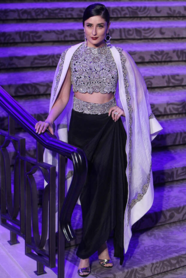 Kareena-Kapoor-Khan-Show stopper for Anamika-Khanna