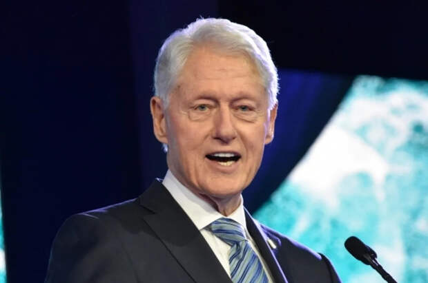 NYP: Билл Клинтон подтолкнул Хиллари к проезжей части — момент попал на видео