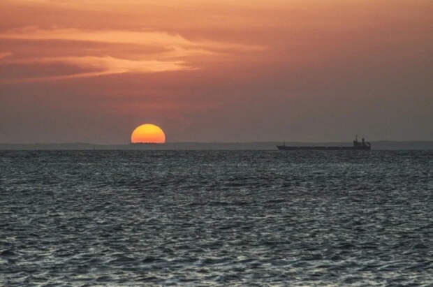 Испанское судно сопроводило дрейфовавший танкер под флагом Мозамбика в порт