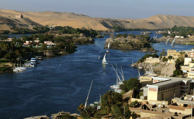 Нил  Африка 6 695 километров Пронзая десятки стран, Нил является самой длинной рекой в мире. Из окон круизного лайнера удачливый путешественник увидит места, где когда-то жила сама Клеопатра.