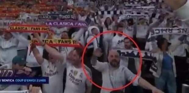 Болельщик мадридского Реала кинул плотную зигу на матче против Бенфики. За это УЕФА оштрафовал клуб на 15 тысяч евро. https://t.me/webmoney_dn/316118