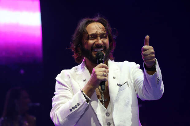 Певец Михайлов выступит 8 марта с праздничной программой "Все для тебя"