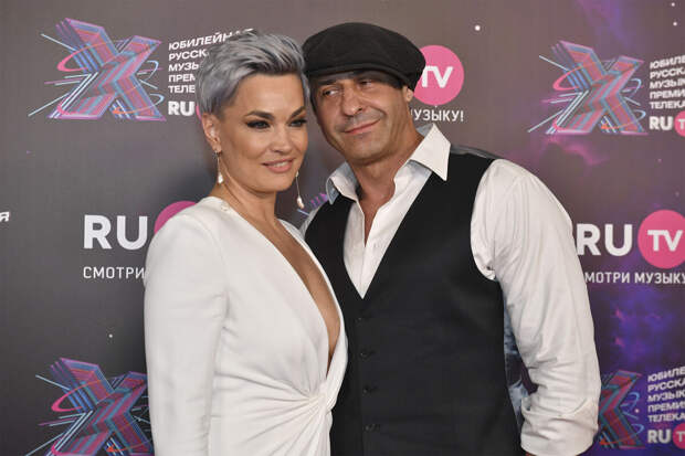 Певец Стас Костюшкин заявил, что все в своей жизни делает ради семьи