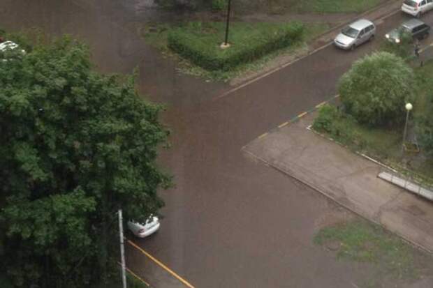 01-07-2015-zatopilo-dozhd-grad-groza-molniia-06