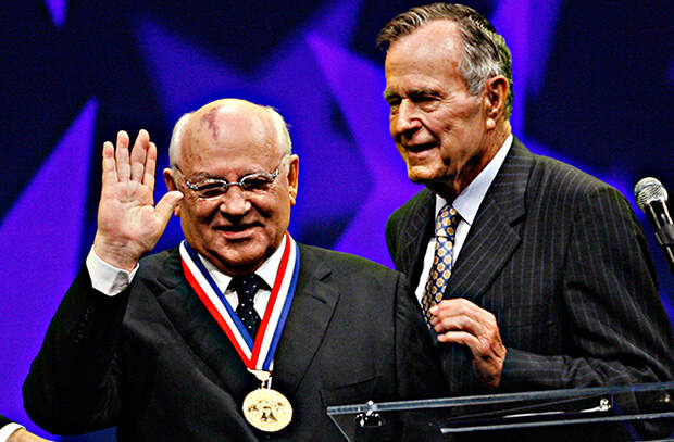 Михаил Горбачев и Джордж Буш-старший. Фото: Tom Mihalek/АР