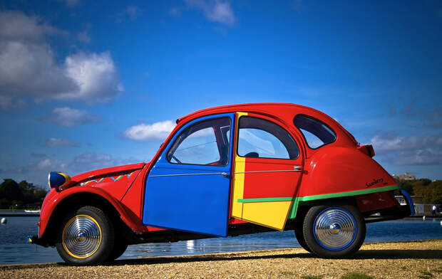 Citroen 2CV by Andy Saunders
