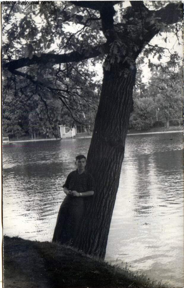 В парке им. Дзержинского. Июнь 1954 г..jpg