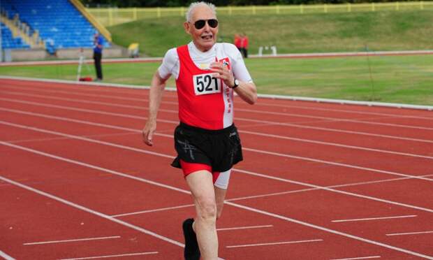 Житель Великобритании Чарльз Югстер, которого на родине прозвали «самый здоровый пенсионер в мире», побил мировой рекорд в беге на 200…