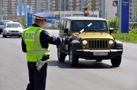 Водитель, остановленный московской ДПС, достал пистолет и застрелился : Новости УНИАН