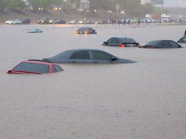 Как водить машину во время потопа