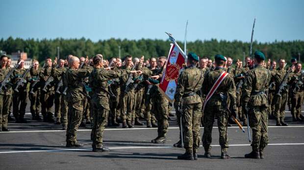Польша начала переброску подразделений сухопутных войск на границу с Белоруссией