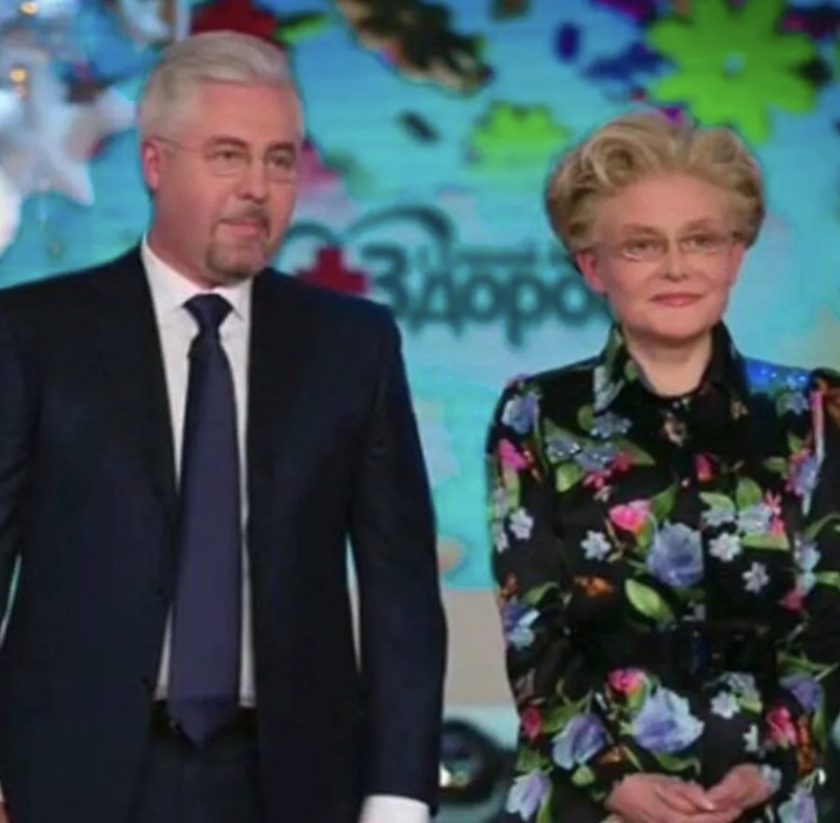 Елена Малышева с братом. Фото: Кадр / "Жить здорово"