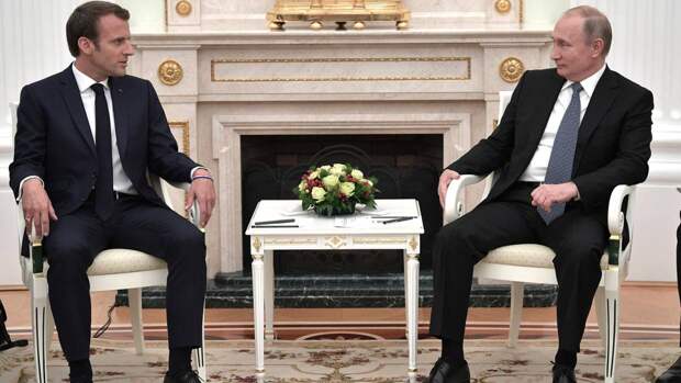 Путин проинформировал президента Франции об угрозе украинского национализма