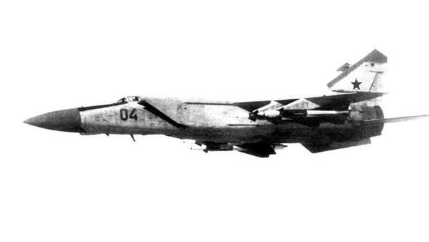 Фото №3 - Как советский летчик подарил США секретный самолет-перехватчик: история самого громкого авиаугона времен холодной войны