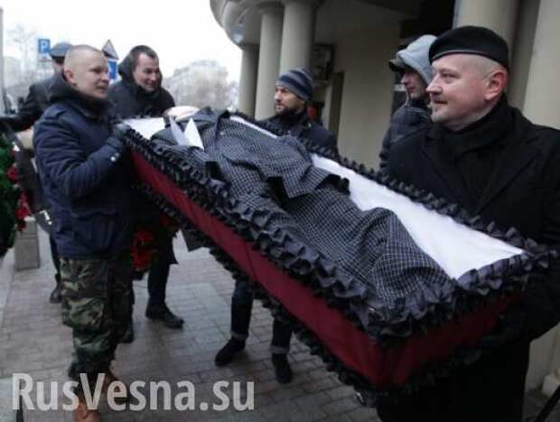 Гроб с Эрдоганом пронесли по Москве и доставили к турецкому посольству (ФОТО) | Русская весна