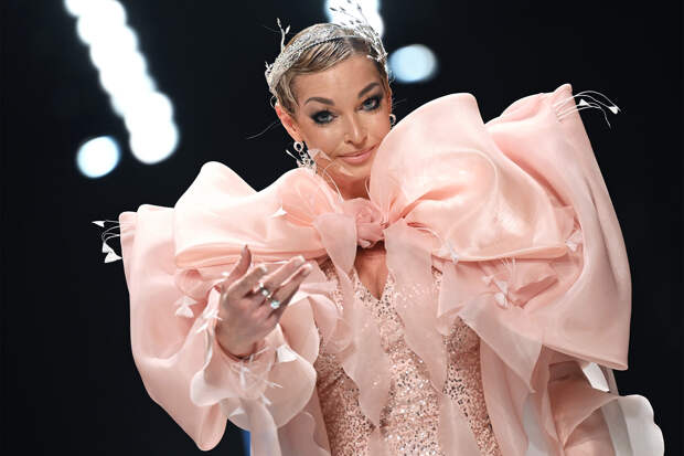 Стала известна реакция Волочковой на подаренный женой Хайдарова сертификат на пластику