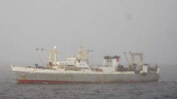 Рыболовное судно в Охотском море подало сигнал бедствия