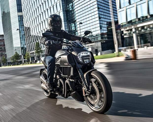 Первый взгляд на Ducati Diavel Carbon