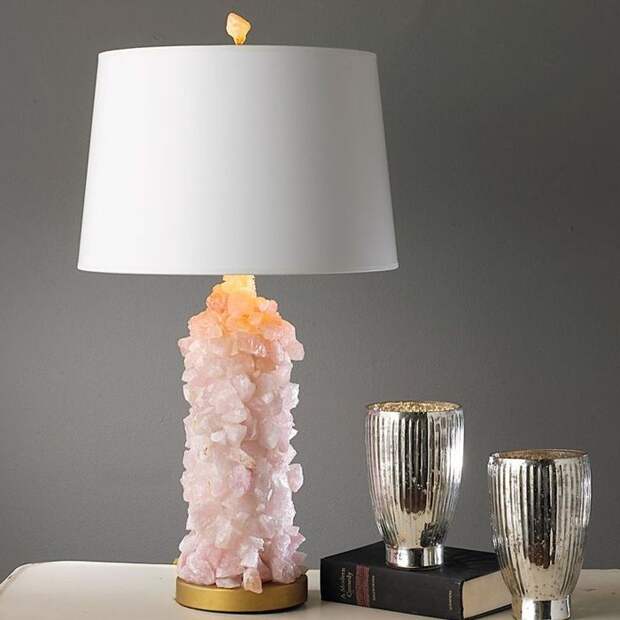 Настольная лампа с розовым кварцем