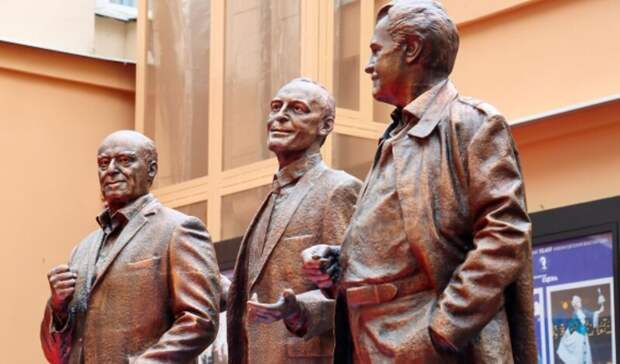 На Москве торжественно открыли групповой памятник Лановому, Этушу и Яковлеву