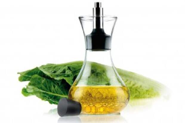 Растительное масло хорошо подходит в качестве заправки к овощным салатам