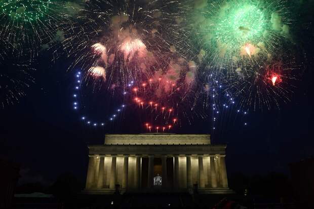 Fireworks explode over the Lincoln Memorial during the Fourth, July 4, 2019.   Brendan Smialowski, AFP, Getty Images.png