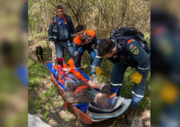 Сотрудники МЧС спасли жителя Сочи, с которым произошла беда в горном лесу