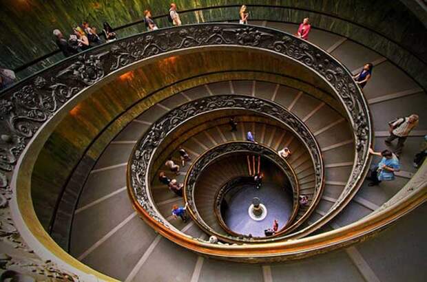 Vatican-vintovaya-lestnica