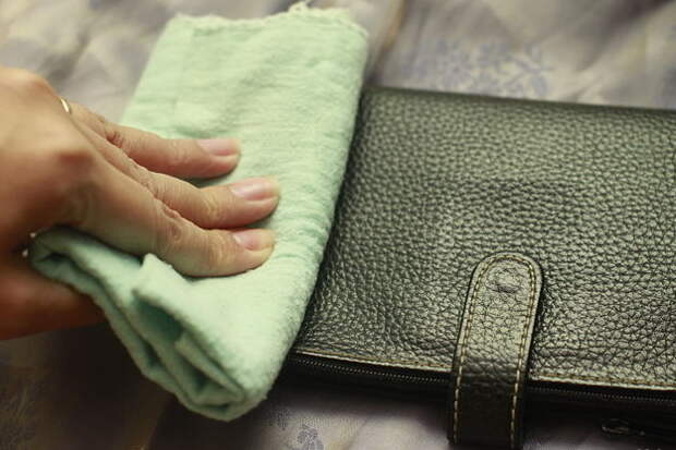 670px-Clean-a-Leather-Purse-Step-6-Version-2
