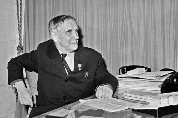 Он умел выдвигать свои требования, и его не трогало НКВД Капица, Петр Капица, Нобелевский лауреат, Физика, Память, Длиннопост