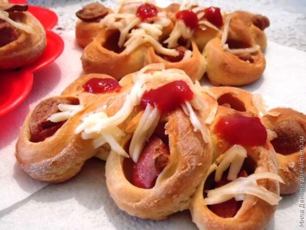 Булочки с колбасой Булочки с колбасой