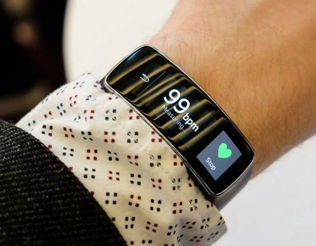 Samsung Gear Fit - умные часы и фитнес-браслет в одном, купить у Nedostupnuy, цена 40 840 монет vorotila.ru